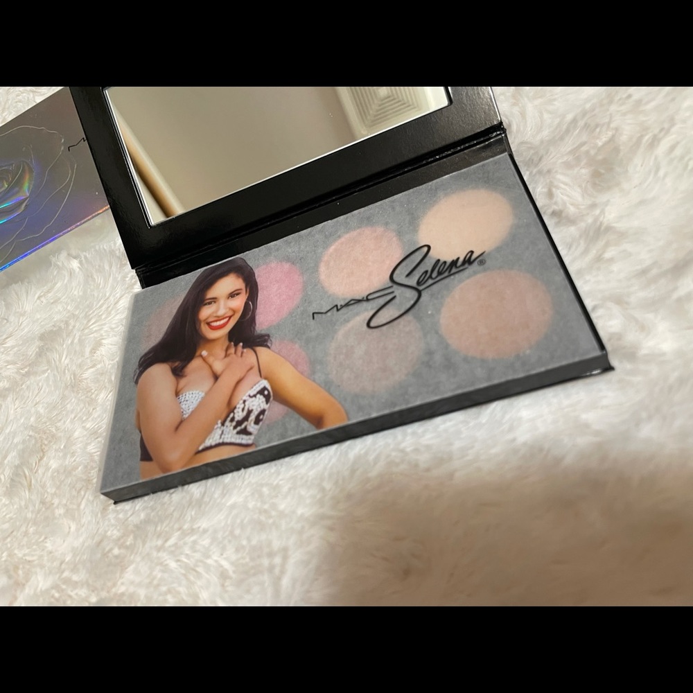 MAC SELENA Eyeshadow Pallet